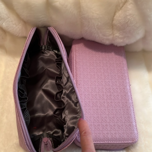 🤎🤎PRICE DROP🤎🤎 NWOT🪷🪷LIMITED EDITION 💜DOTERRA💜OIL POUCH. - Picture 7 of 8